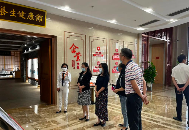 衍生動態(tài)丨廣東省委統(tǒng)戰(zhàn)部鄭曉紅蒞臨衍生健康醫(yī)藥產(chǎn)業(yè)園調研參觀