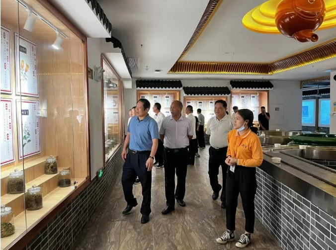 衍生動態(tài)丨湛江市人大常委會副主任陳才君一行蒞臨衍生健康醫(yī)藥產(chǎn)業(yè)園調研參