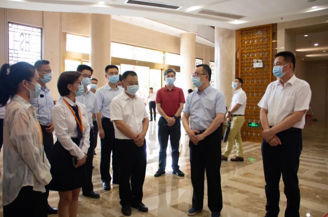 衍生動態(tài)丨廣東省人社廳黨組書記、廳長陳敏一行蒞臨衍生健康醫(yī)藥產(chǎn)業(yè)園參觀